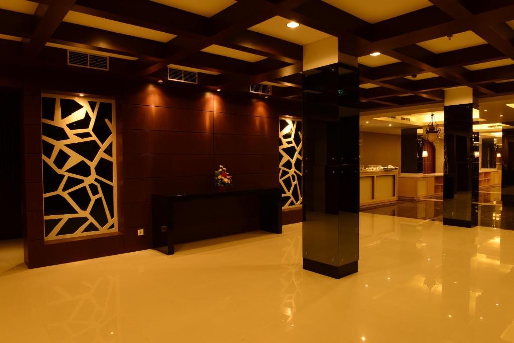 Hotel Emilia By Amazing -