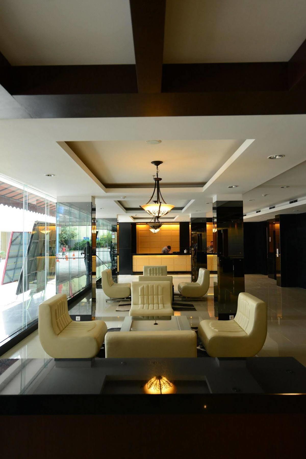 Hotel Emilia By Amazing - 3*